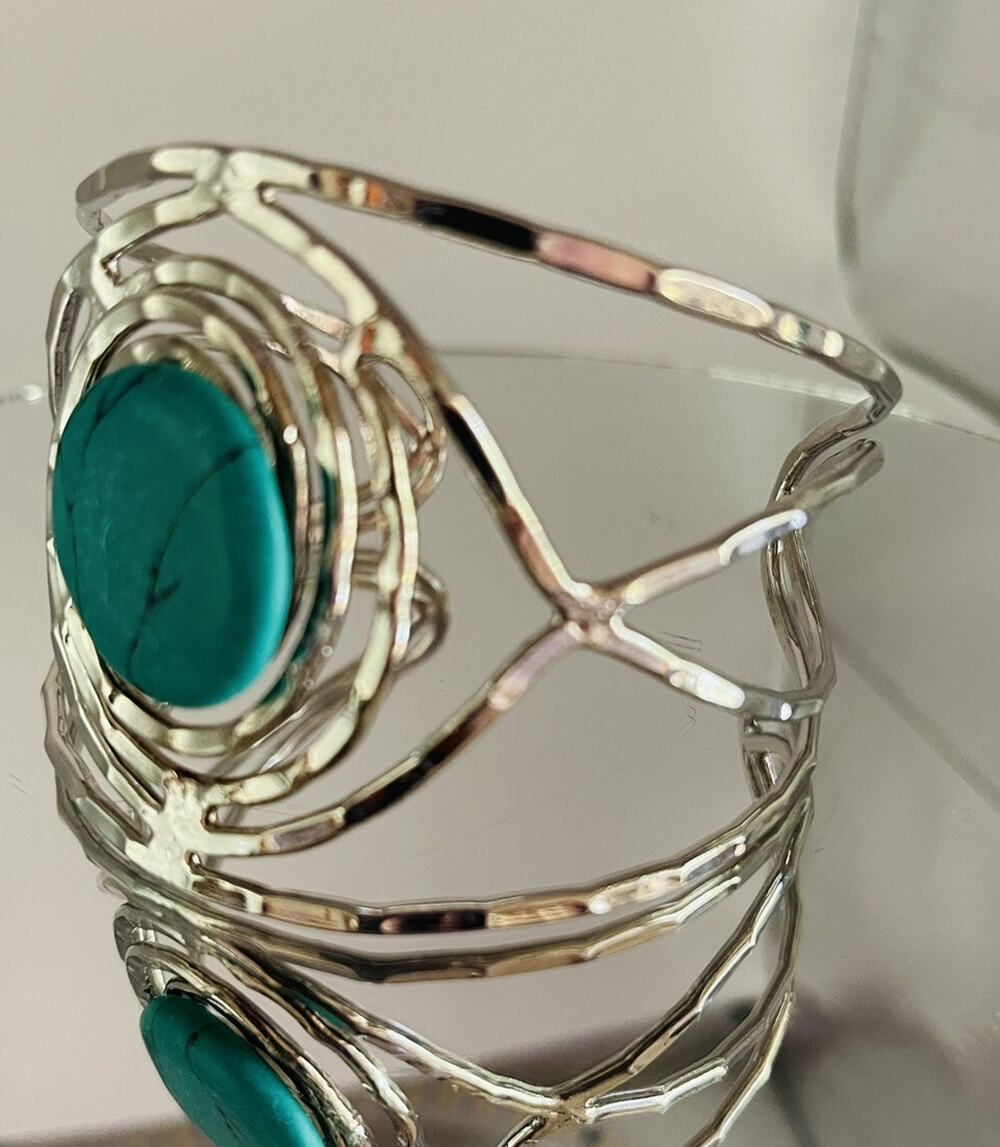 Turquoise Stone LOWELLEN Silver Metal Bracelet Open Back Adjustable-Myra 7592NEW